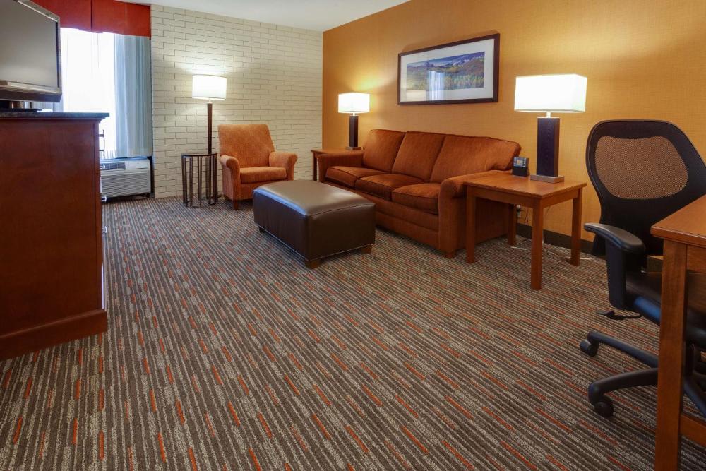 Queen Suite with Sofa Bed interior